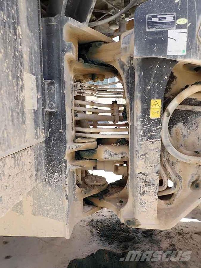 Komatsu WA600-8EO Chargeuse sur pneus