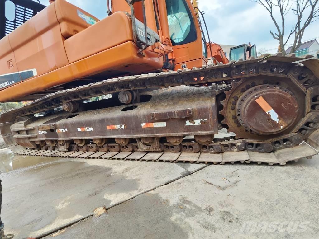 Doosan DX 300 LC Pelle sur chenilles