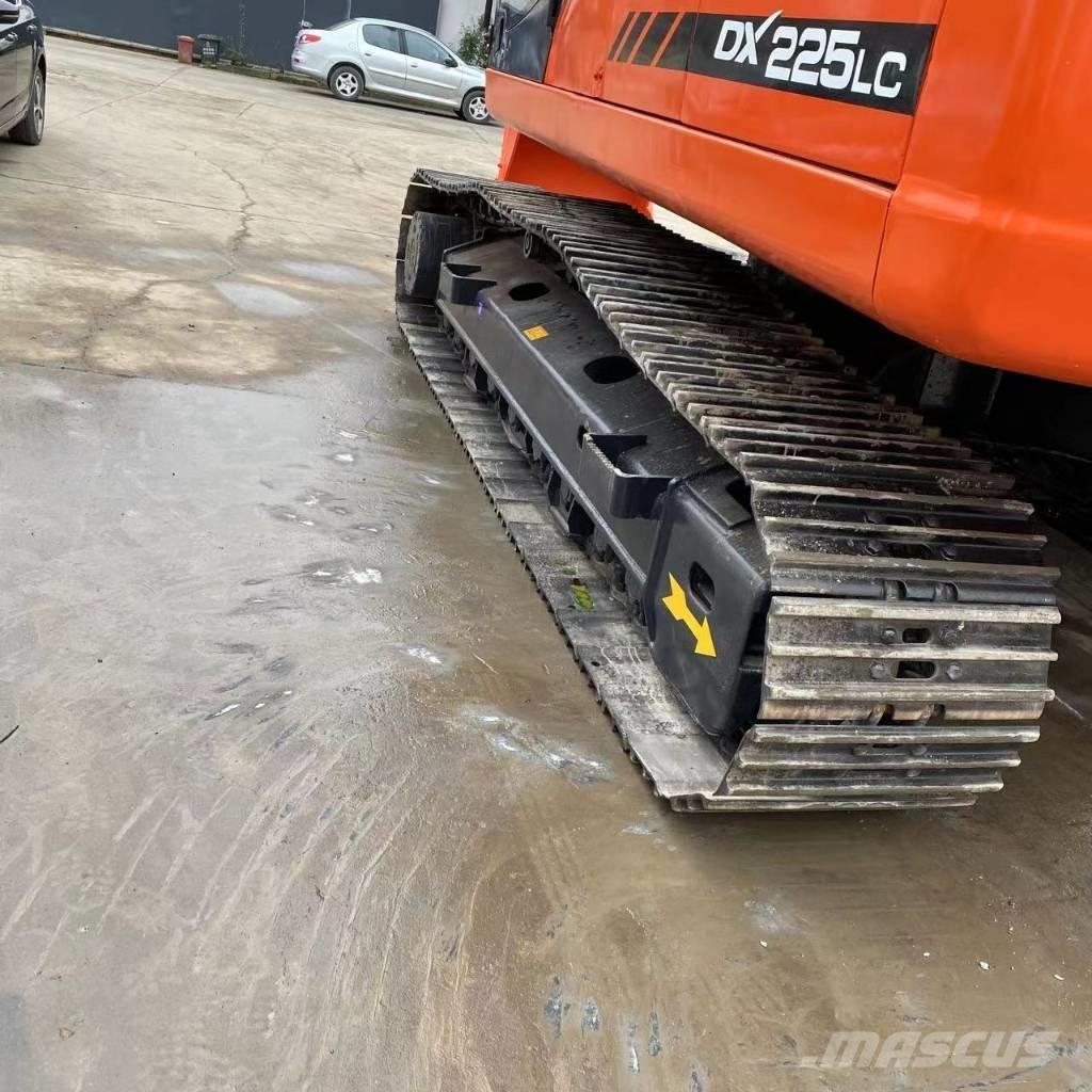 Doosan DX 225 LC Pelle sur chenilles