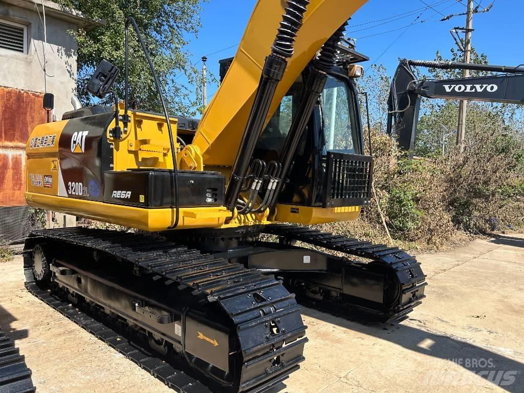 CAT 320D2L Pelle sur chenilles