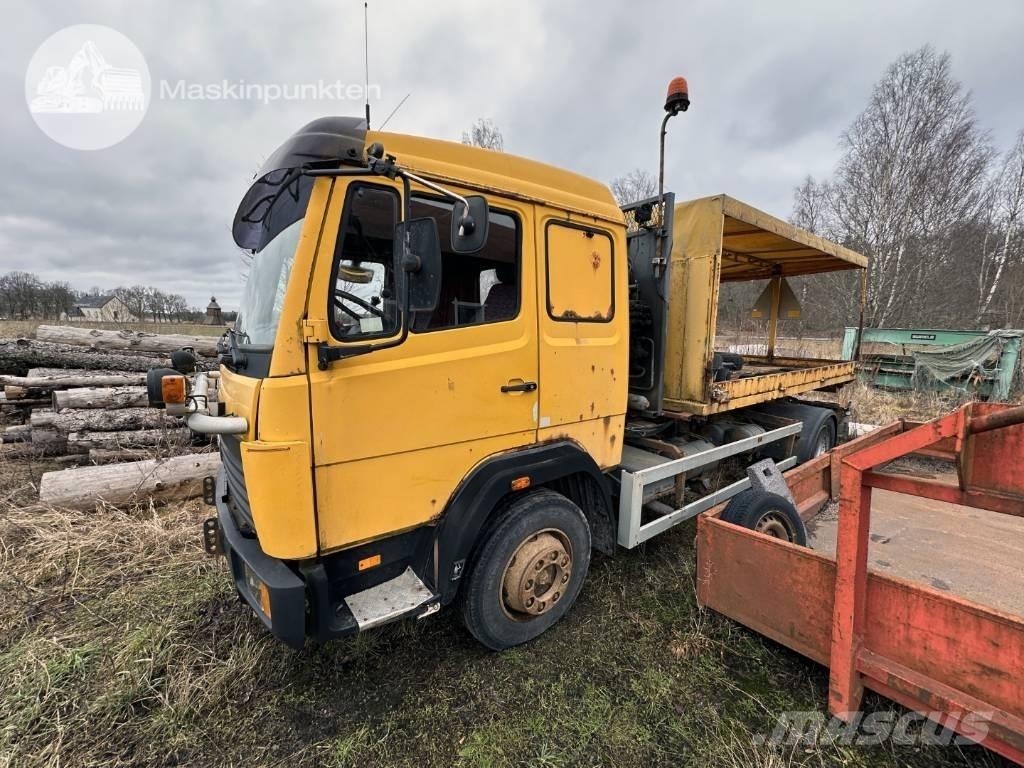 Mercedes-Benz 1117 L Camion ampliroll