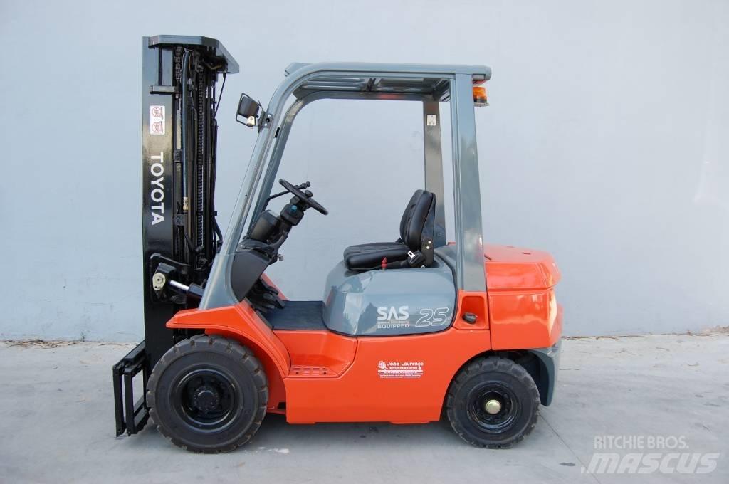 Toyota 7 FD 25 Chariots diesel