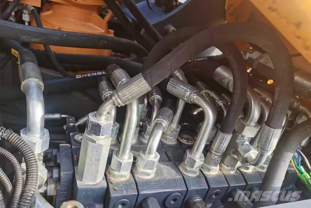  新源 75 Pelle sur pneus