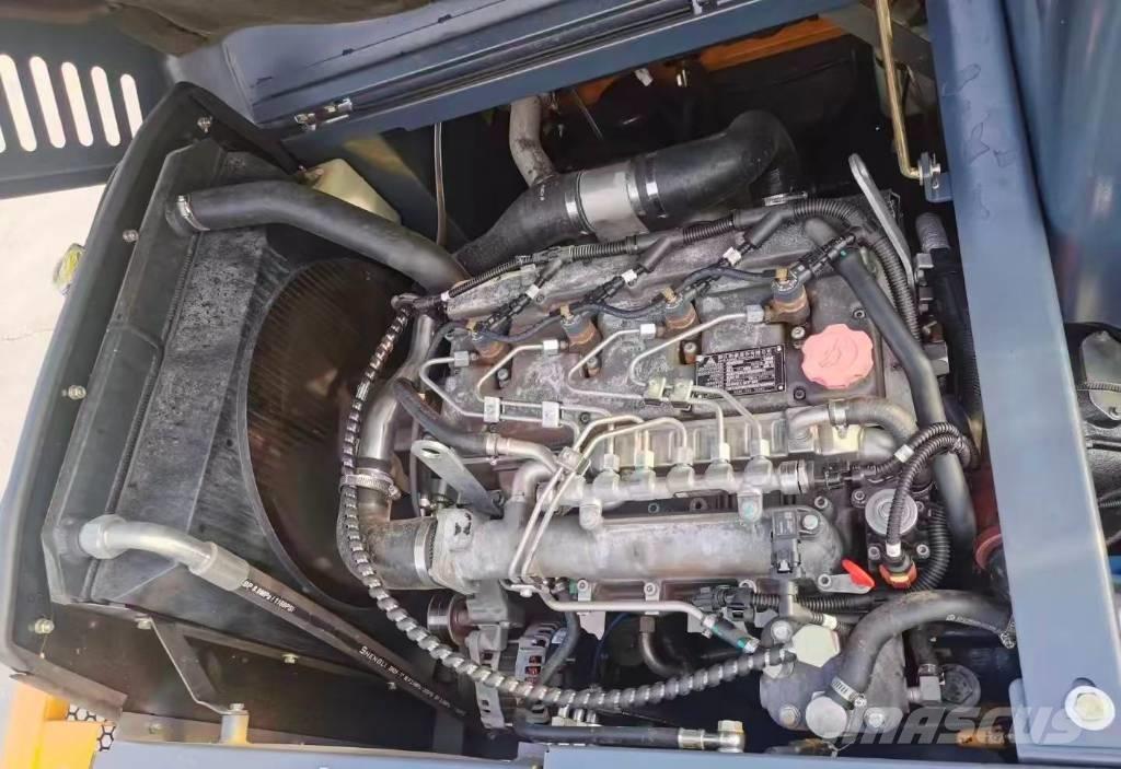  新源 75 Pelle sur pneus