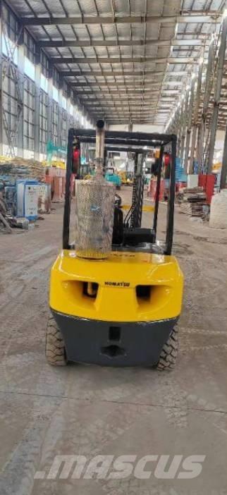 Komatsu FD 30 T-14 Chariots diesel
