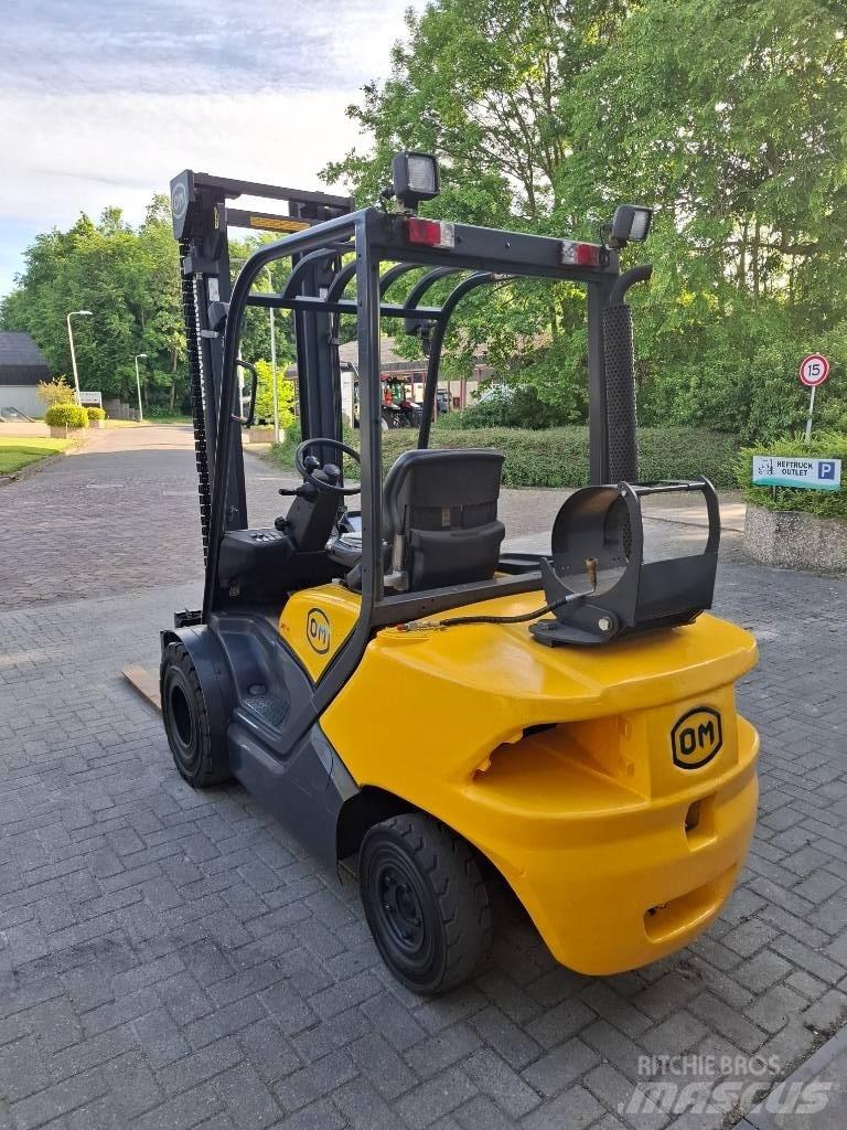 OM XG30 Heftruck Chariots GPL