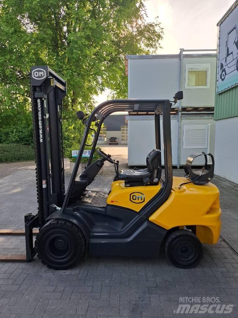 OM XG30 Heftruck Chariots GPL