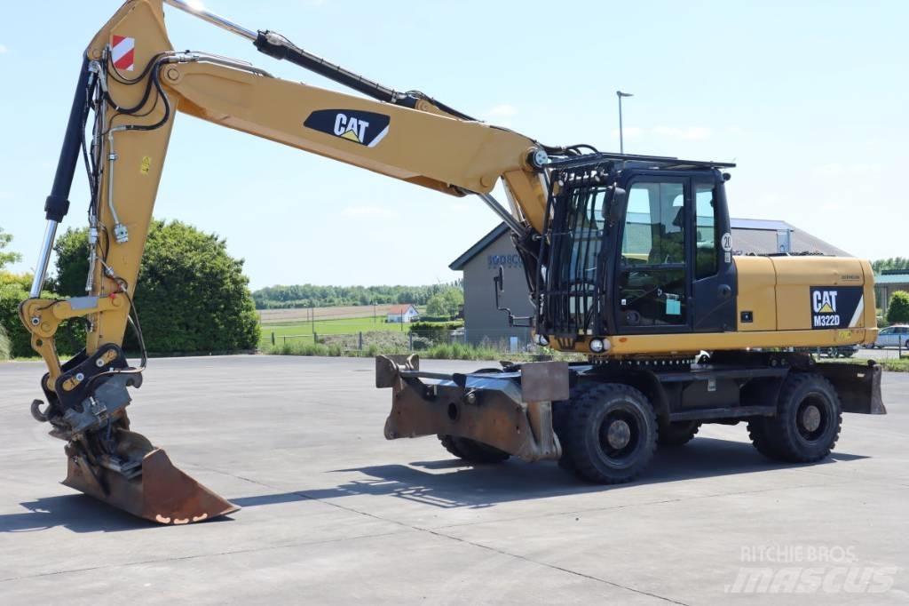 CAT M 322 D Pelle sur pneus