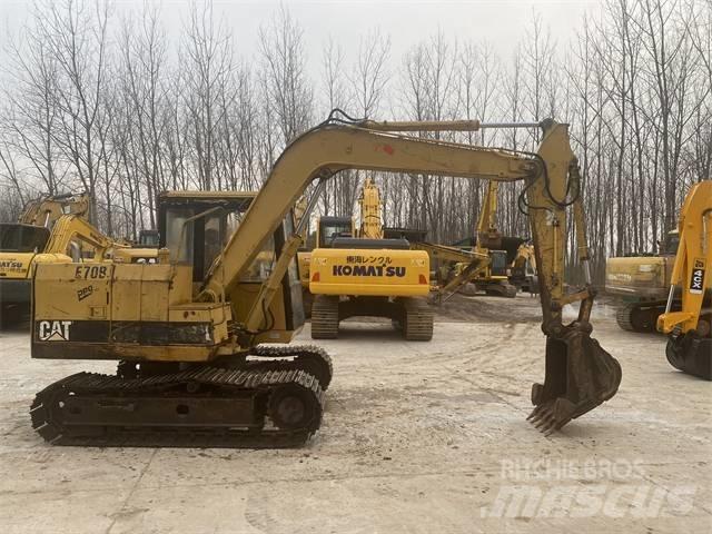 CAT E70B Pelle sur chenilles