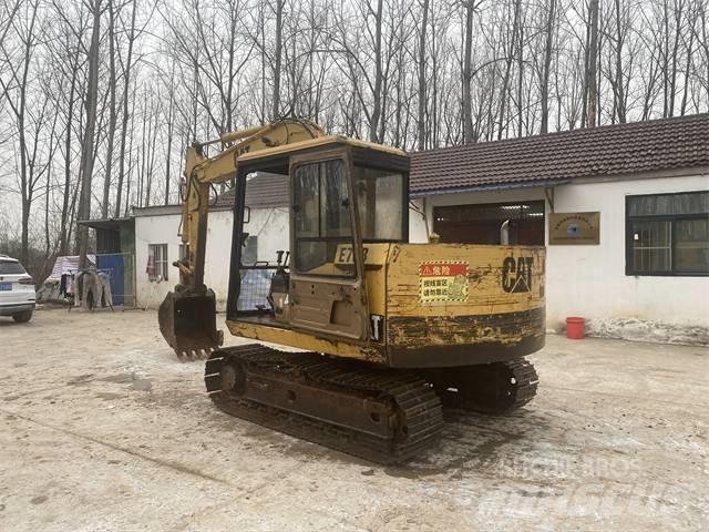 CAT E70B Pelle sur chenilles