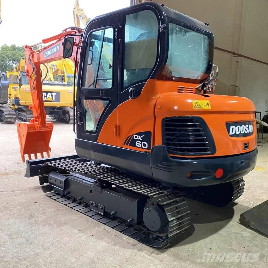 Doosan DX 60-9 C Pelle sur chenilles