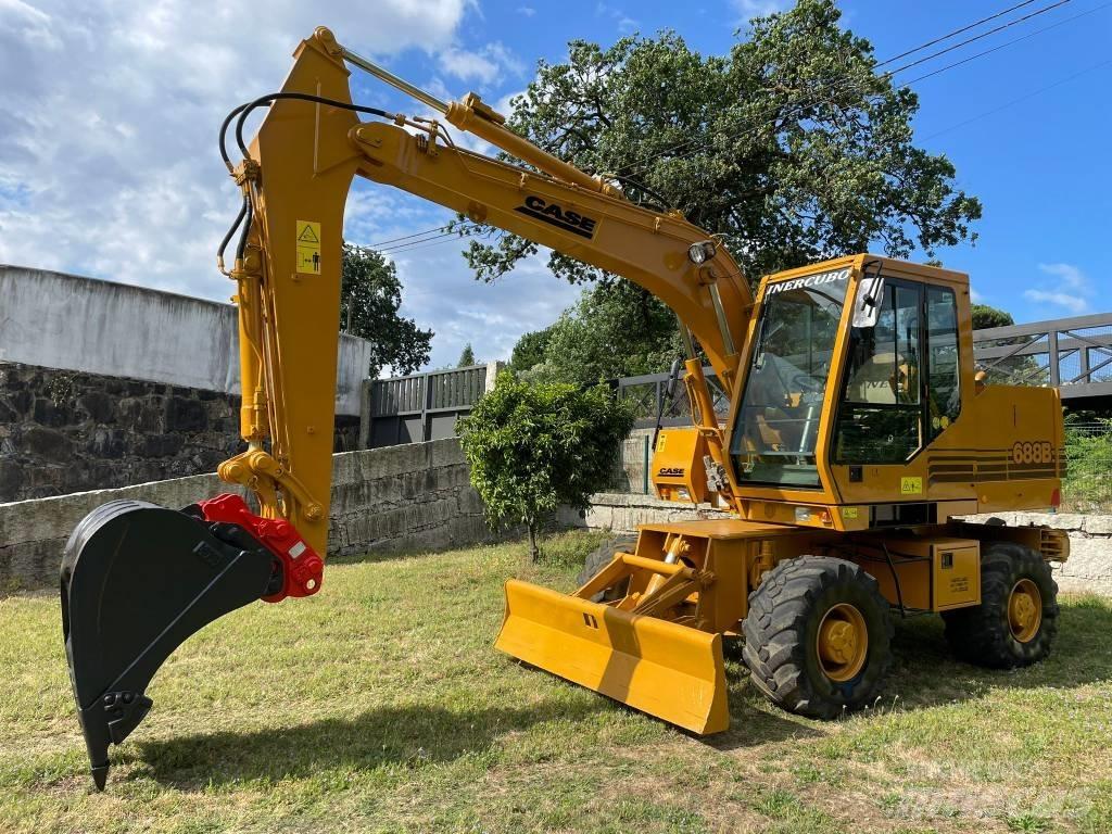 CASE 688 B Pelle sur pneus