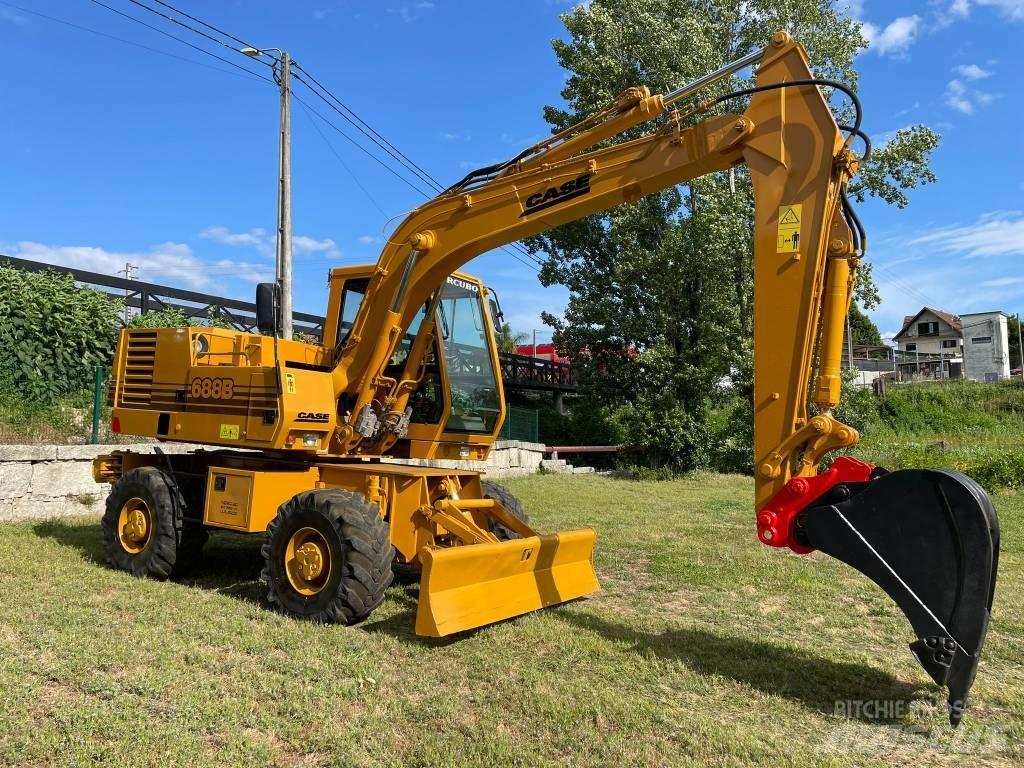 CASE 688 B Pelle sur pneus
