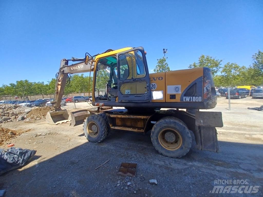 Volvo EW 180 B Pelle sur pneus