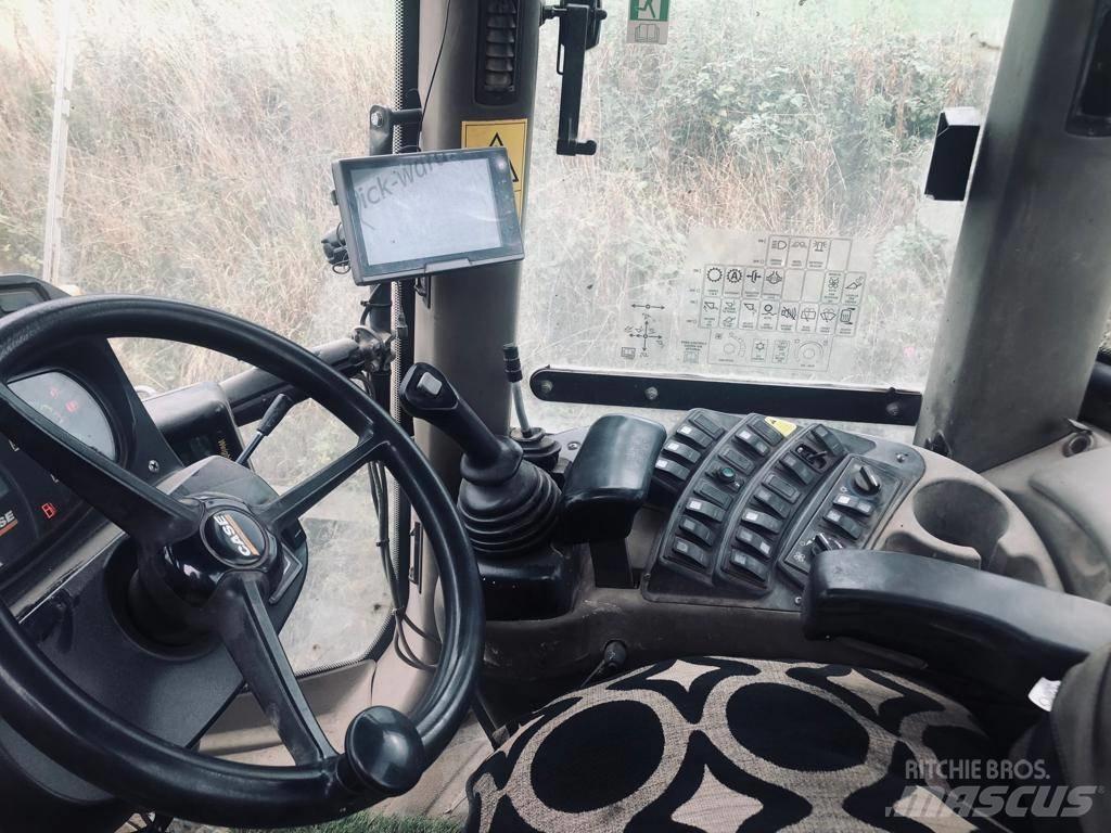 CASE 821 F Chargeuse sur pneus