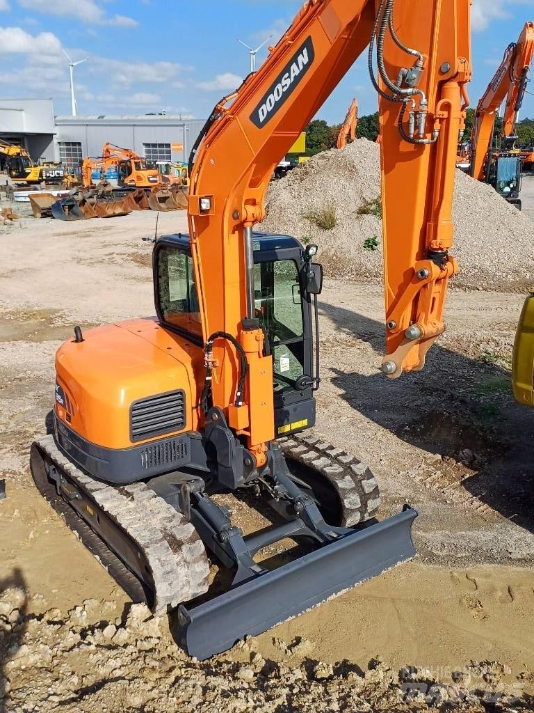 Doosan DX 85 R-3 Mini pelle 7t-12t