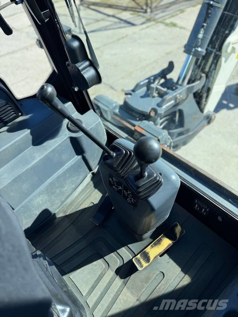 Terex TLB 890 Tractopelle