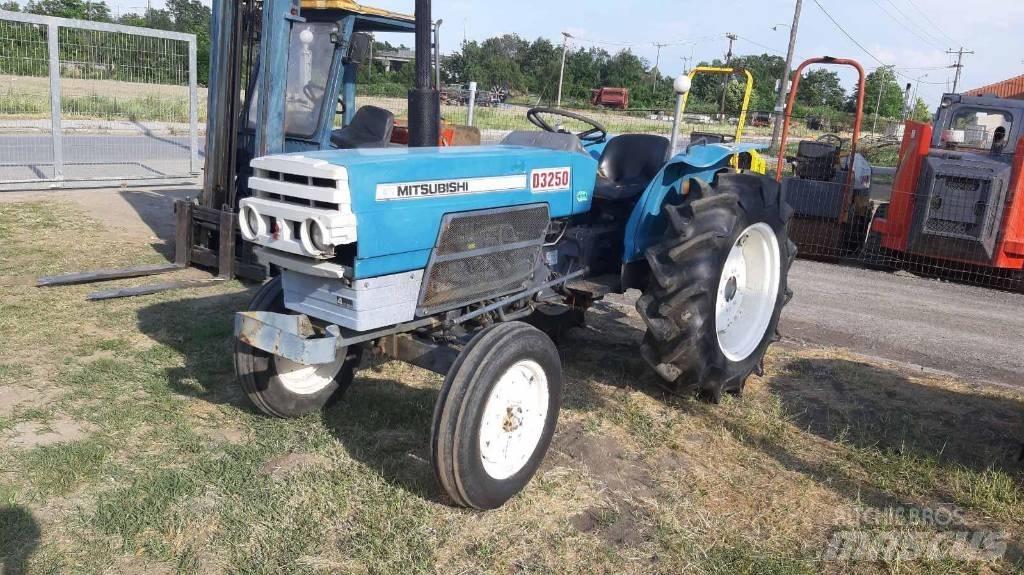 Mitsubishi 3250 Tracteur