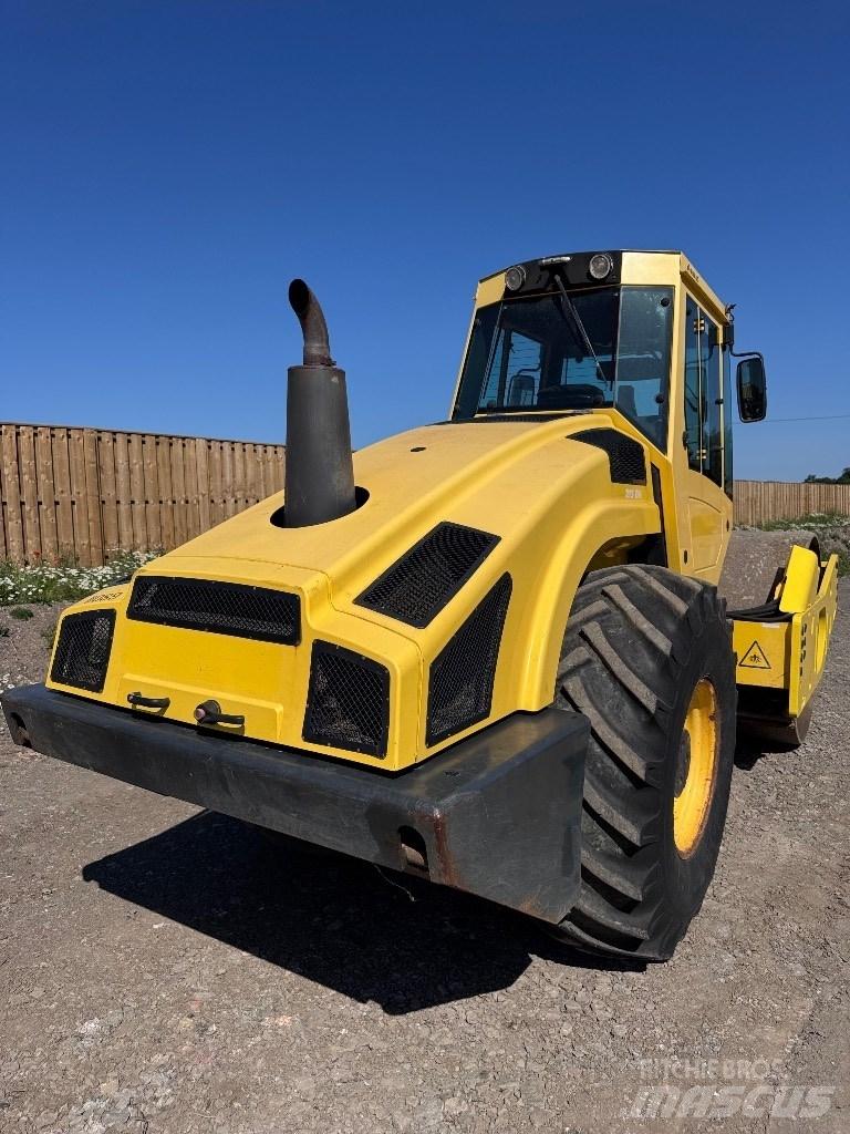 Bomag BW 213 D H-4 Rouleaux monocylindre