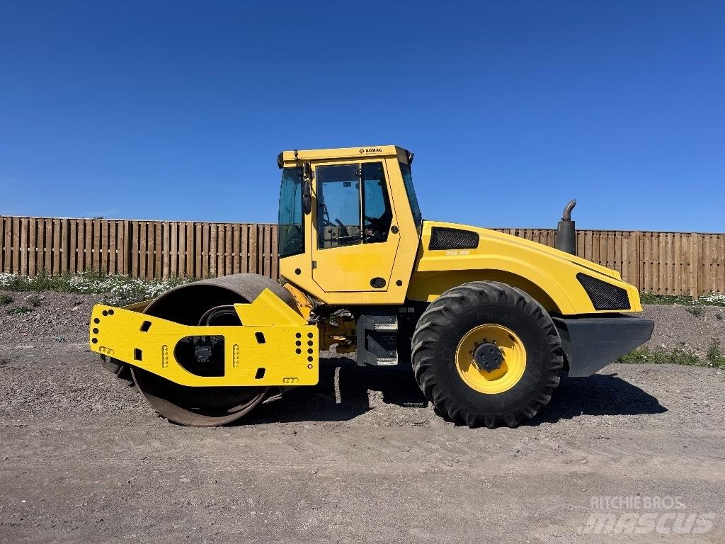Bomag BW 213 D H-4 Rouleaux monocylindre