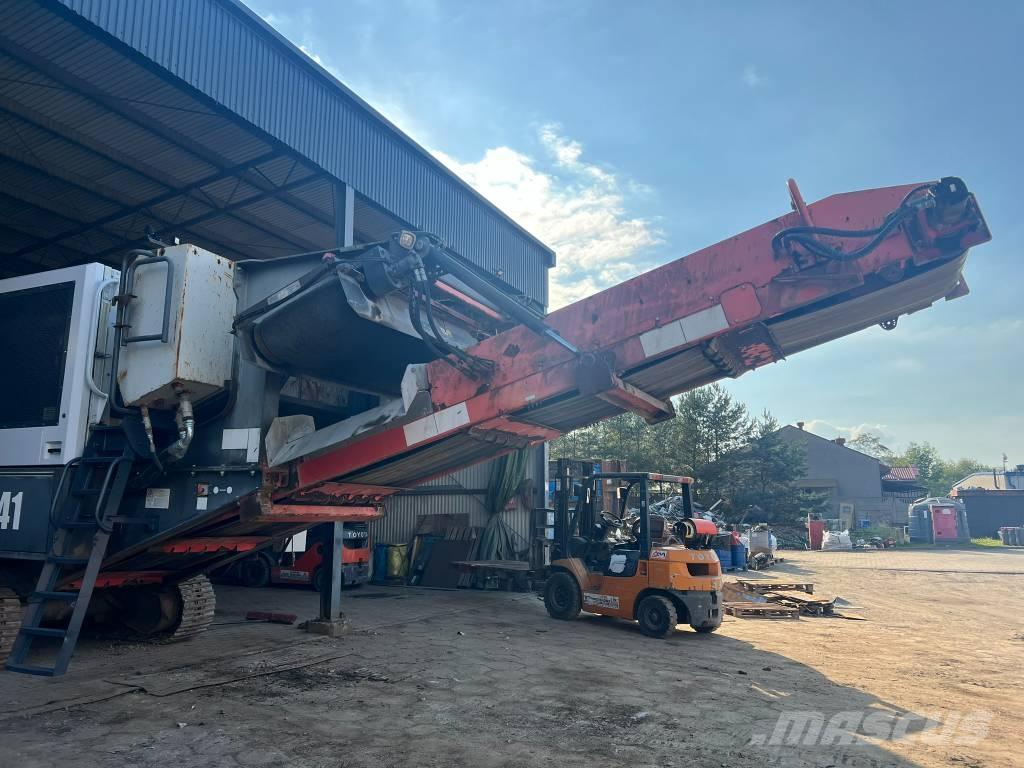 Sandvik QJ 241 Concasseur mobile