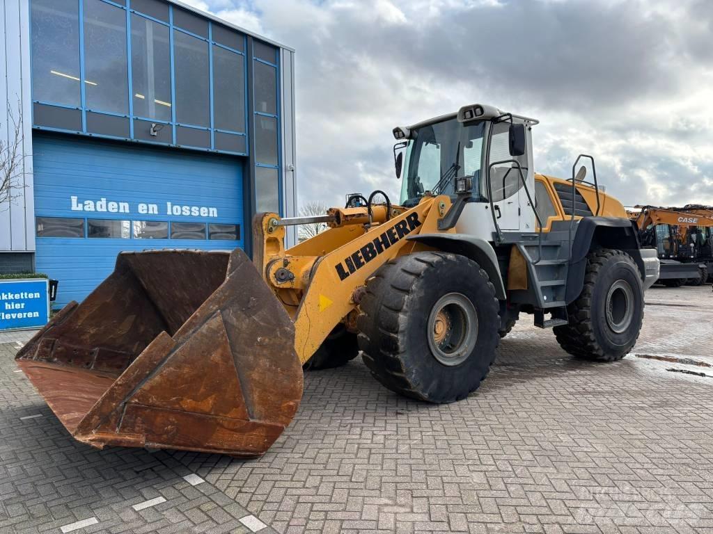 Liebherr L 566 Chargeuse sur pneus