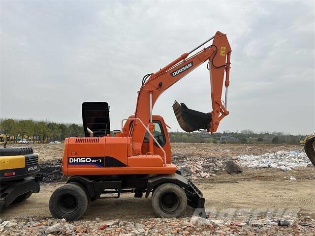 Doosan DH150W Pelle sur pneus