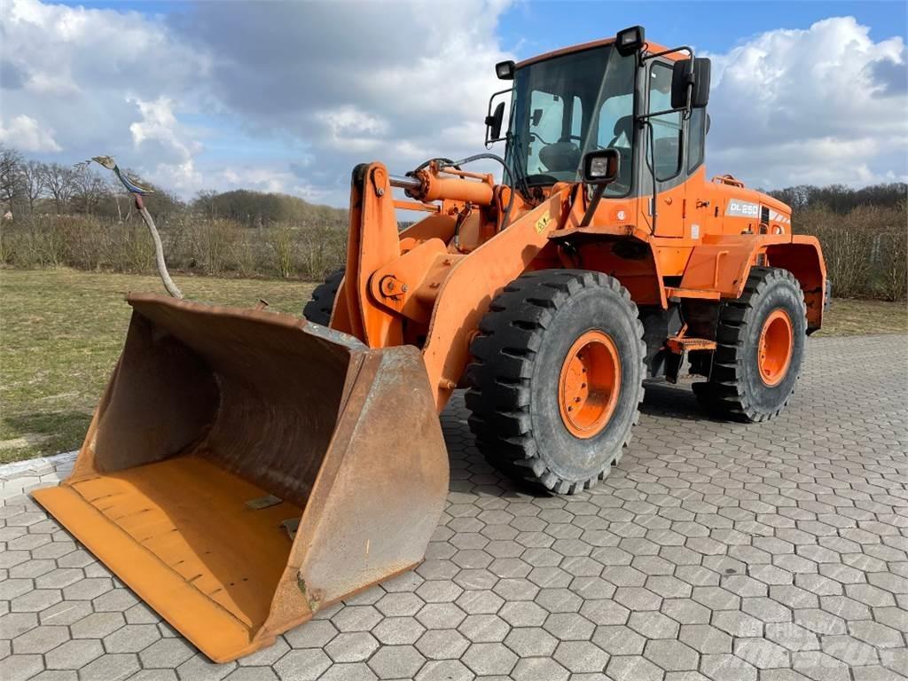 Doosan DL250 Chargeuse sur pneus