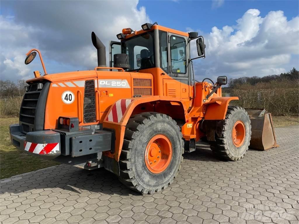 Doosan DL250 Chargeuse sur pneus
