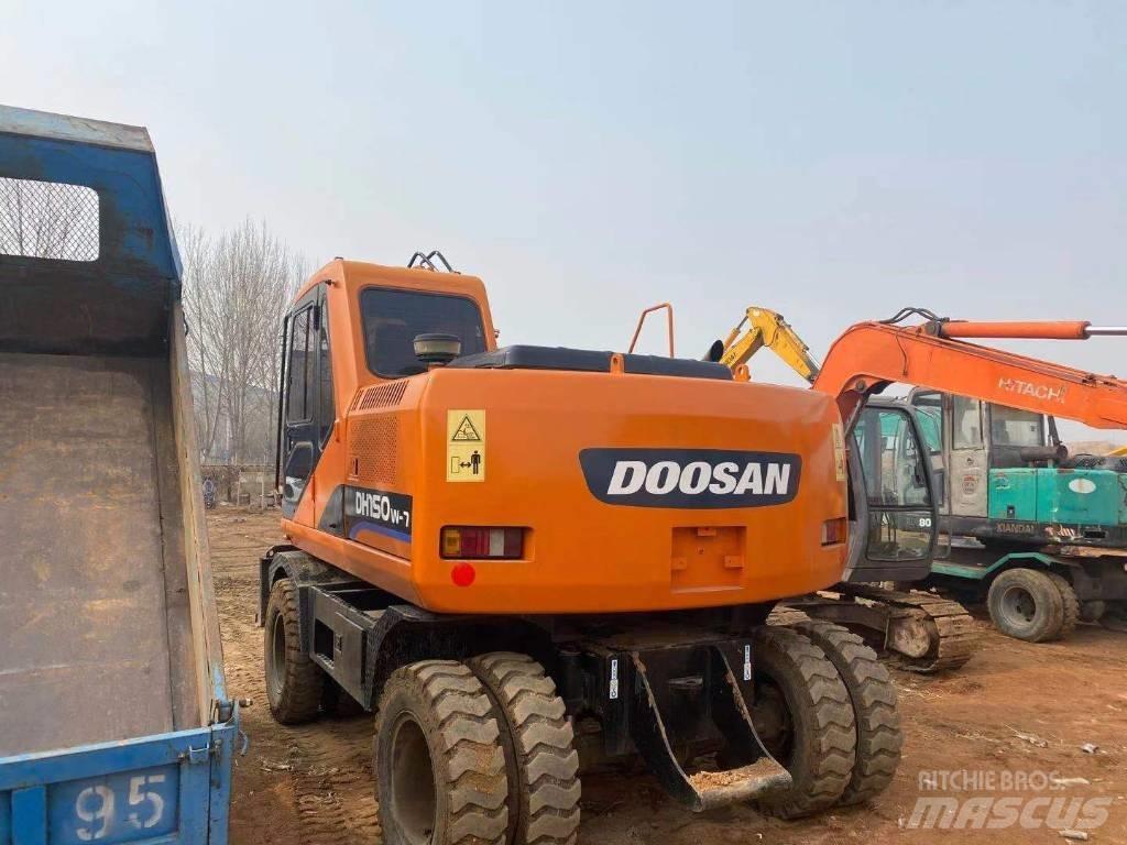 Doosan DH 150W Pelle sur pneus