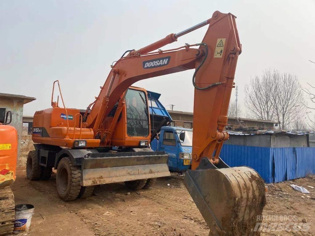 Doosan DH 150W Pelle sur pneus