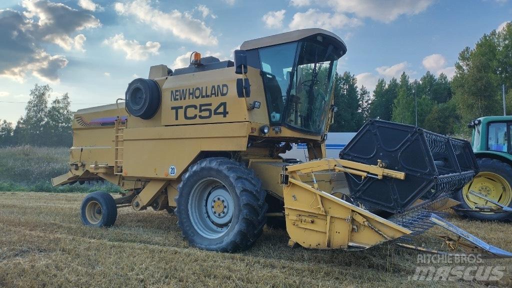 New Holland TC 54 Moissonneuse batteuse