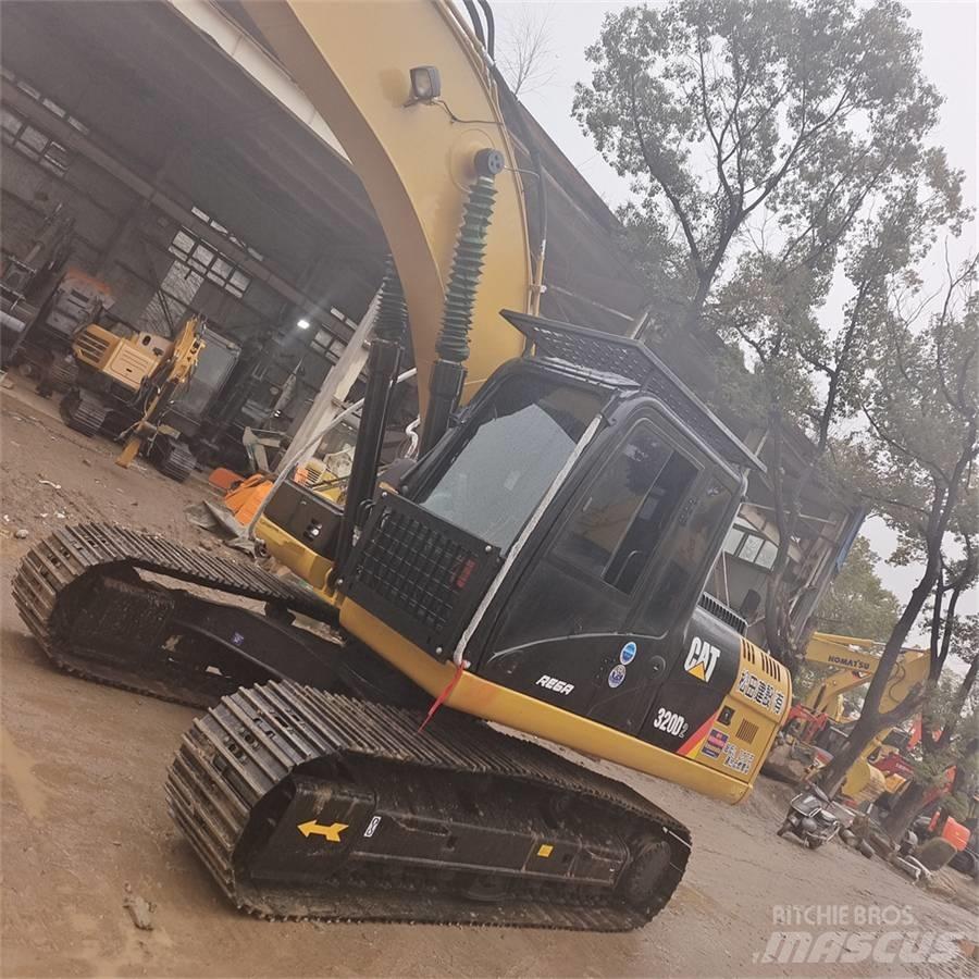 CAT 320 D L Pelle sur chenilles
