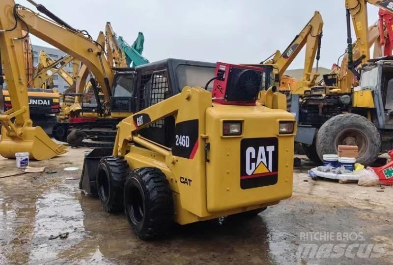 CAT 246 D Chargeuse compacte