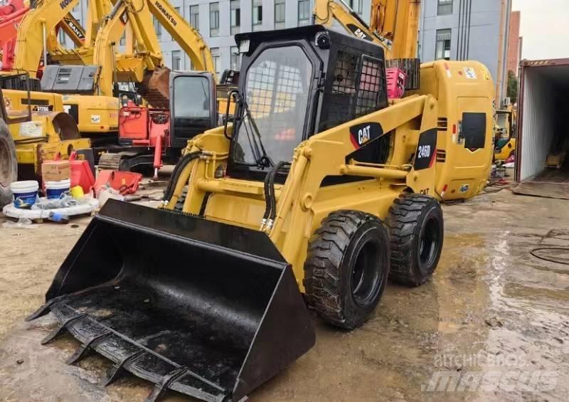 CAT 246 D Chargeuse compacte