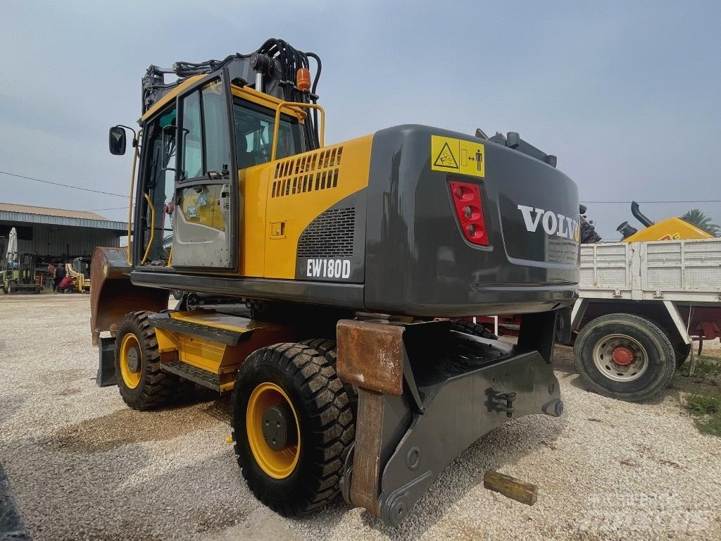 Volvo EW 180 C Pelle sur pneus