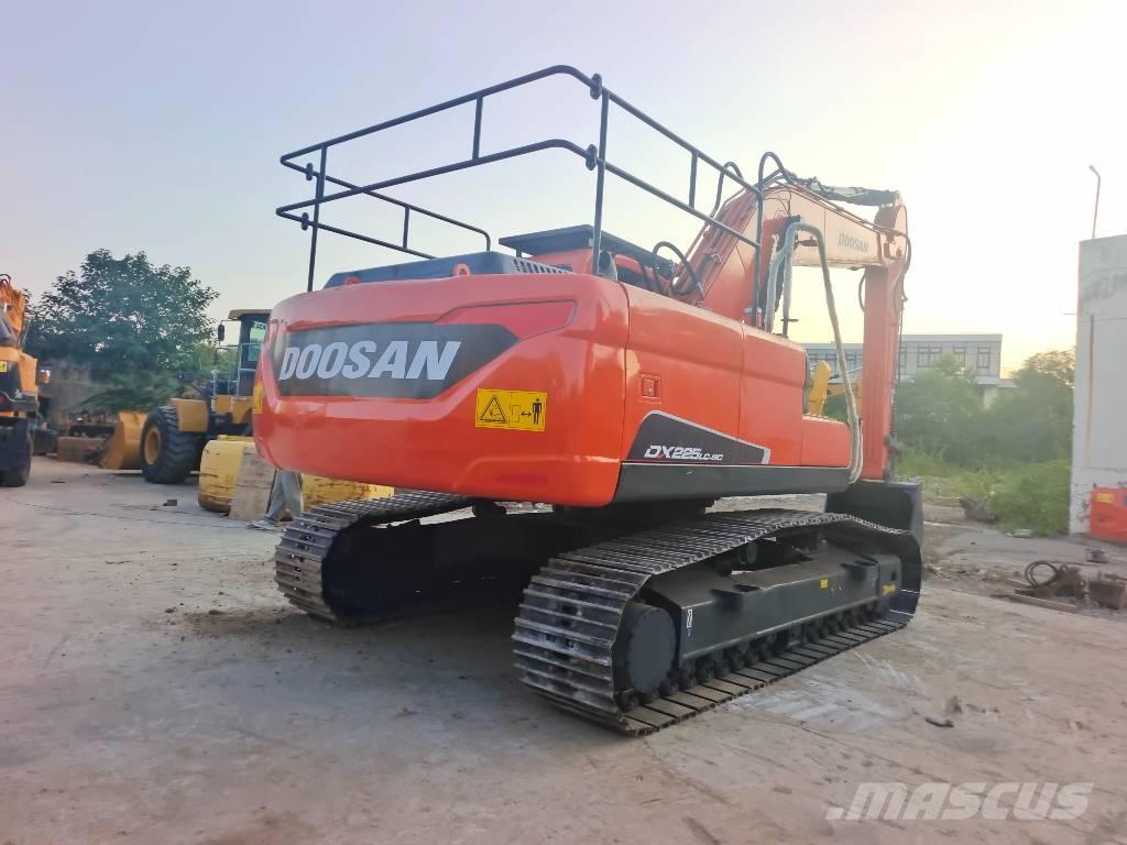 Doosan DX 225 LC Pelle sur chenilles
