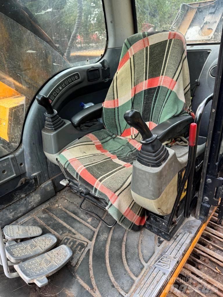 JCB JS 220 LC Pelle sur chenilles