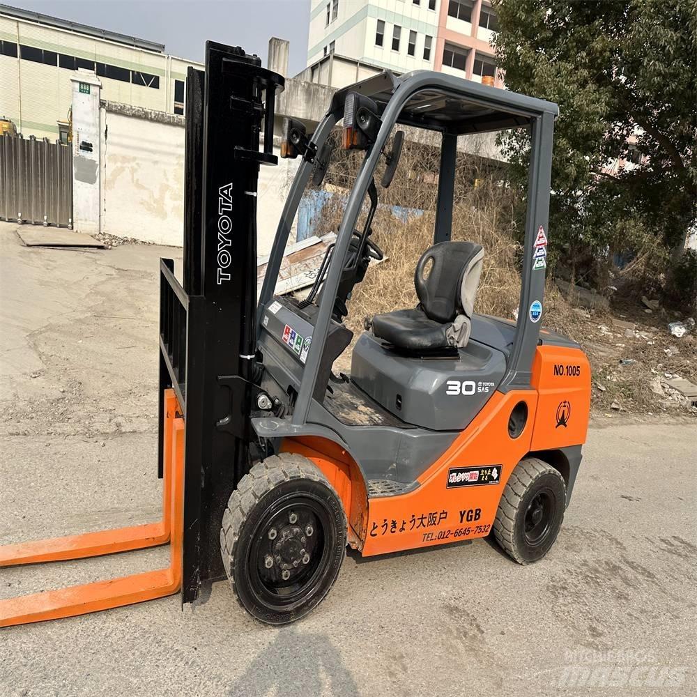Toyota 8 FDK 30 Chariots diesel
