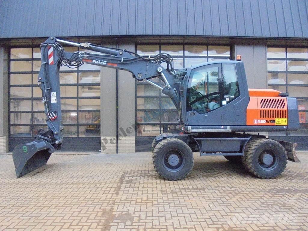 Atlas 150W Pelle sur pneus