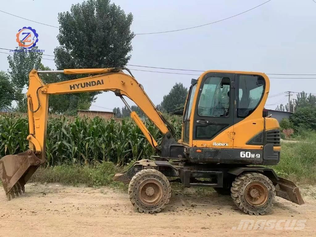 Hyundai 60 W Pelle sur pneus