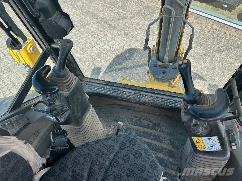 New Holland B 100 C Tractopelle