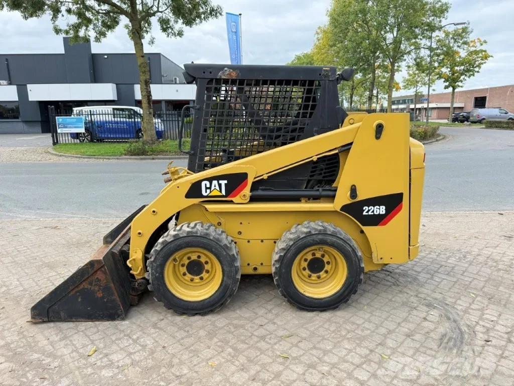 CAT 216B Chargeuse compacte
