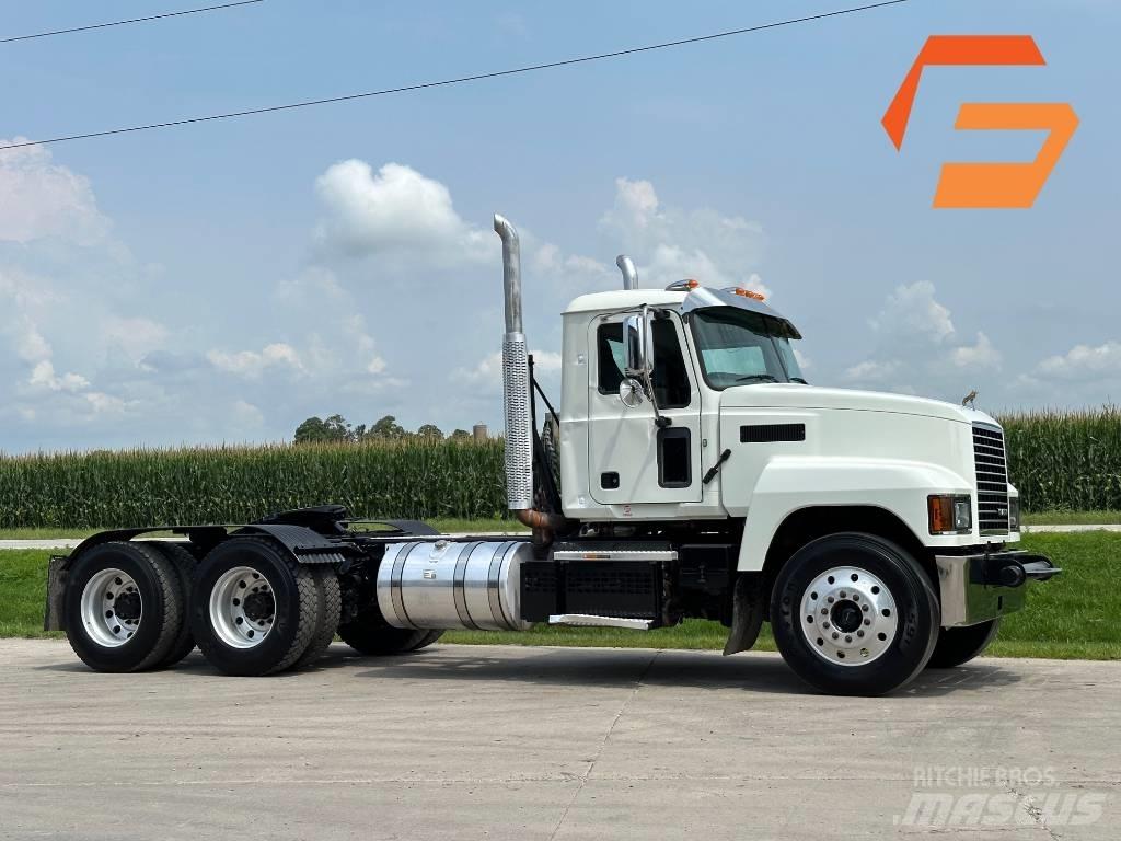 Mack Pinnacle 64ft Tracteur routier