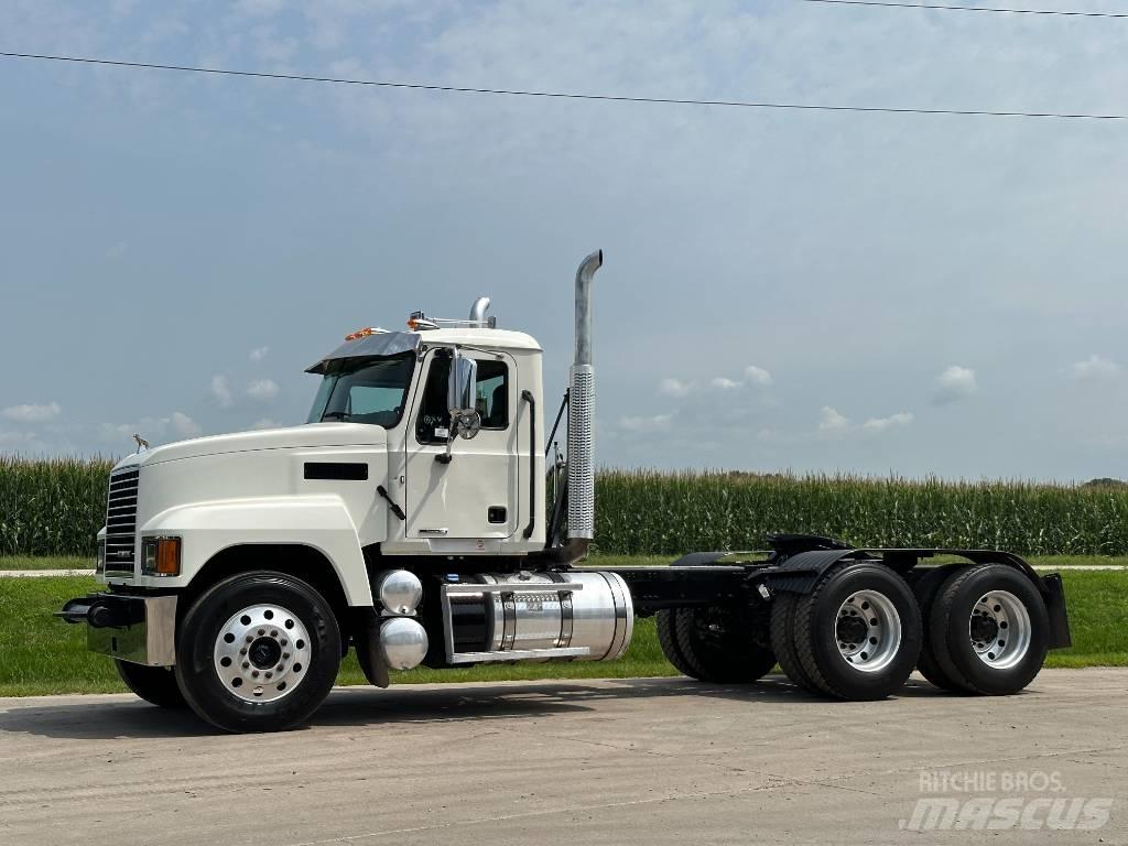 Mack Pinnacle 64ft Tracteur routier