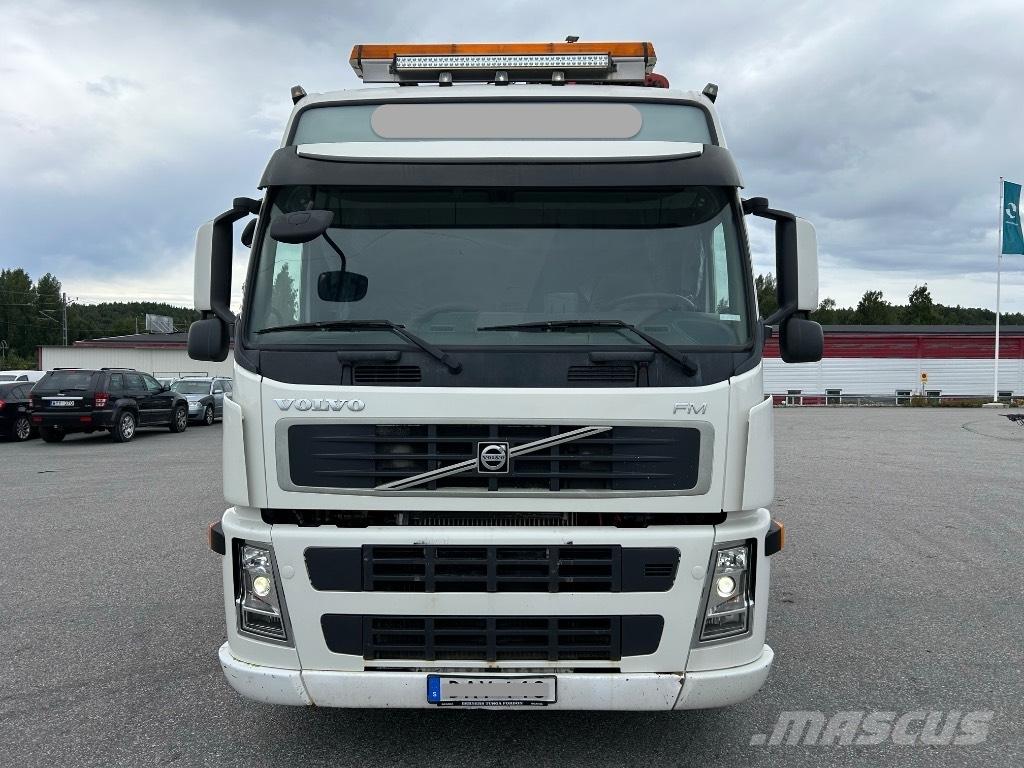 Volvo FM 460 Camion plateau ridelle avec grue