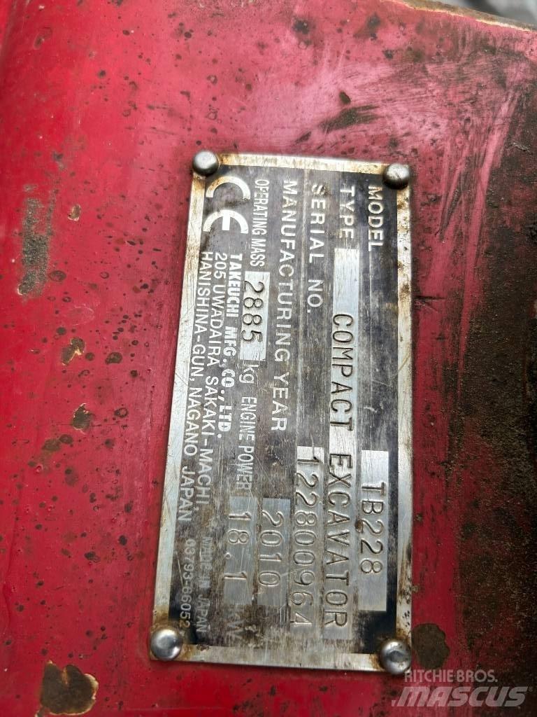 Takeuchi TB 228 Mini pelle < 7t