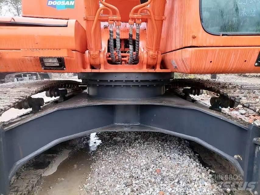 Doosan 225 LC-9 Pelle sur chenilles
