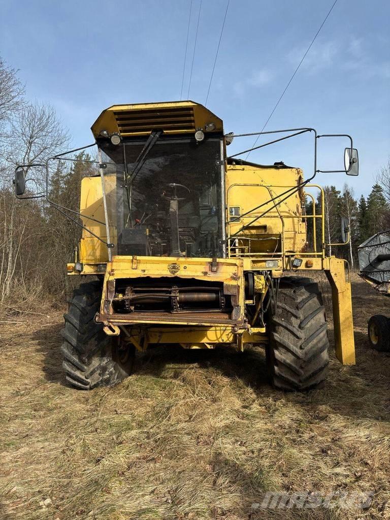New Holland TX 36 Moissonneuse batteuse