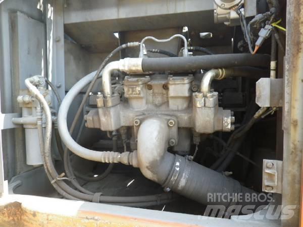 Hitachi EX200-5E Pelle sur chenilles